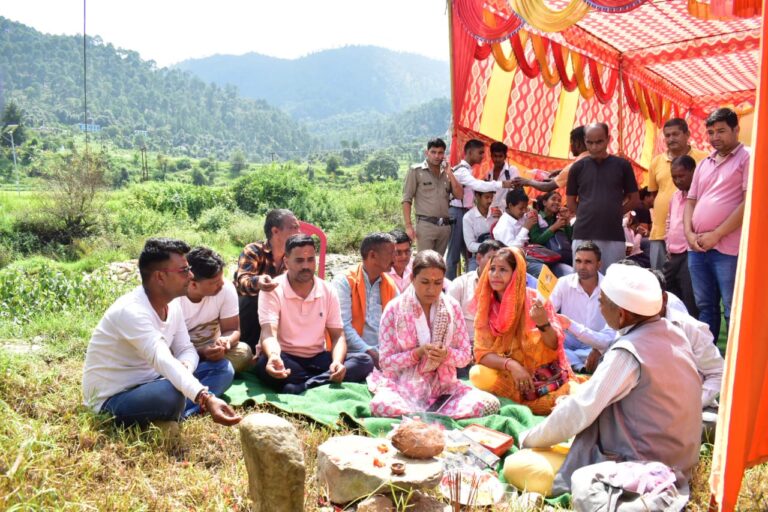 कैबिनेट मंत्री रेखा आर्या ने सोमेश्वर विधानसभा के रमेला डूंगरी और नैकाना गांव में किया पुल का शिलान्यास कैबिनेट मंत्री रेखा आर्या ने सोमेश्वर विधानसभा के रमेला डूंगरी और नैकाना गांव में किया पुल का शिलान्यास