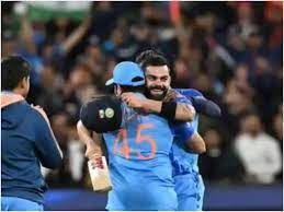 रोहित ने विराट को कंघे पर उठाया, हार्दिक पांड्या की आंखों से निकले आंसू रोहित ने विराट को कंघे पर उठाया, हार्दिक पांड्या की आंखों से निकले आंसू