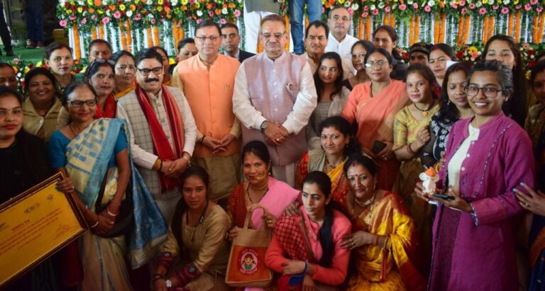 सवा लाख महिलाएं 2025 तक लखपति दीदी बनने की राह पर,ये योजना बनाएगी लखपति सवा लाख महिलाएं 2025 तक लखपति दीदी बनने की राह पर,ये योजना बनाएगी लखपति