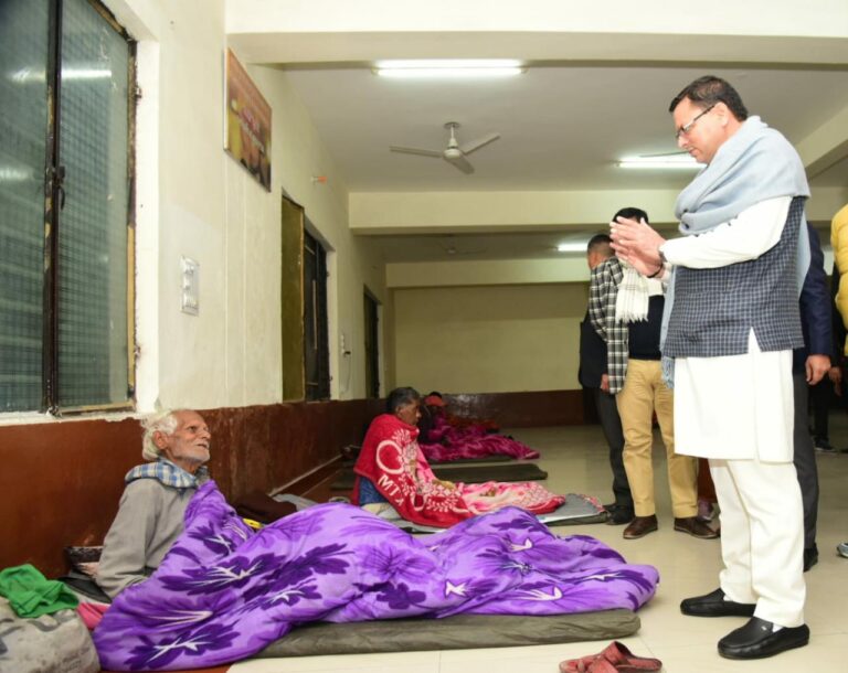 सर्द रात में रैन बसेरों का औचक निरीक्षण कर जरूरतमंदों को बांटे कंबल सर्द रात में रैन बसेरों का औचक निरीक्षण कर जरूरतमंदों को बांटे कंबल