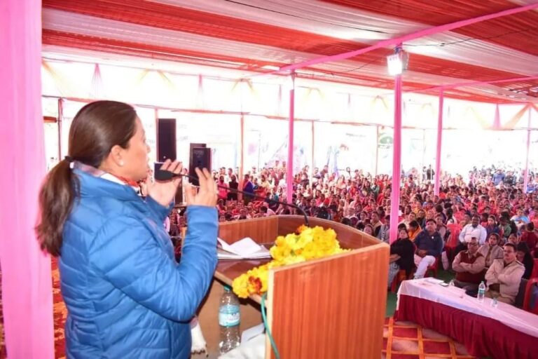 कैबिनेट मंत्री ने की चाका क्षेत्र में मिनी स्टेडियम बनाये जाने की घोषणा कैबिनेट मंत्री ने की चाका क्षेत्र में मिनी स्टेडियम बनाये जाने की घोषणा