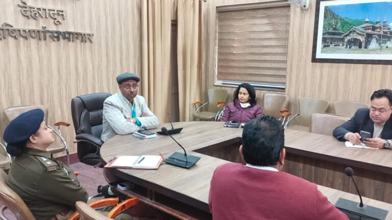 अपर जिलाधिकारी प्रशासन डाॅ0 एस.के बरनवाल की अध्यक्षता में ऋषिपर्णा सभागार में जोगीवाला से अतिक्रमण हटाये जाने के संबंध में बैठक हुई| अपर जिलाधिकारी प्रशासन डाॅ0 एस.के बरनवाल की अध्यक्षता में ऋषिपर्णा सभागार में जोगीवाला से अतिक्रमण हटाये जाने के संबंध में बैठक हुई|