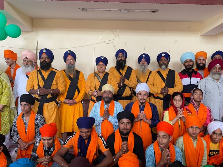 गुरुद्वारा गुरु संगत धमावाला में 42 प्राणियों ने अमृतपान किया गुरुद्वारा गुरु संगत धमावाला में 42 प्राणियों ने अमृतपान किया