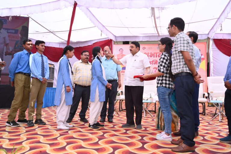 बच्चों के स्वास्थ्य के प्रति सजग है सरकारः डॉ. धन सिंह रावत बच्चों के स्वास्थ्य के प्रति सजग है सरकारः डॉ. धन सिंह रावत