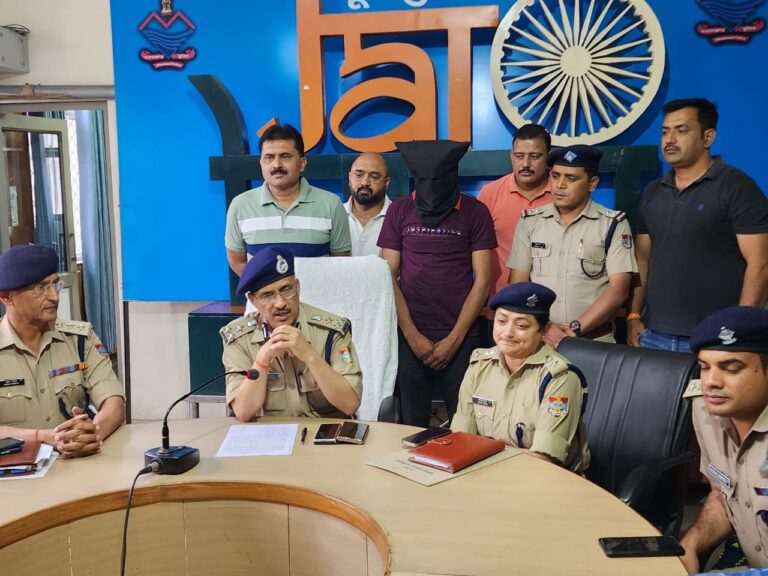 चंडीगढ़ से देहरादून आयी युवती से टैक्सी चालक ने किया दुष्कर्म, गिरफ्तार चंडीगढ़ से देहरादून आयी युवती से टैक्सी चालक ने किया दुष्कर्म, गिरफ्तार