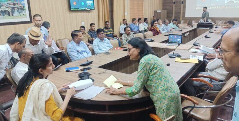 जनसुनवाई कार्यक्रम में डीएम ने सुनीं शिकायतें, 99 शिकायते हुई दर्ज जनसुनवाई कार्यक्रम में डीएम ने सुनीं शिकायतें, 99 शिकायते हुई दर्ज