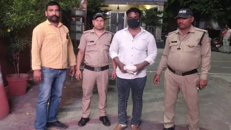 ससुर-दामाद मिलकर करते थे स्मैक तस्करी,दामाद गिरफ्तार,ससुर फरार ससुर-दामाद मिलकर करते थे स्मैक तस्करी,दामाद गिरफ्तार,ससुर फरार