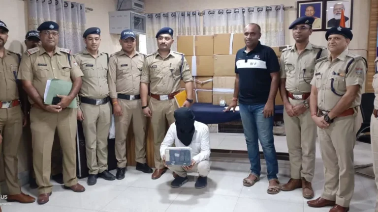कॉल सेंटर की आड़ में साइबर ठगी करने वाले गिरोह का पुलिस ने किया भंडाफोड़ कॉल सेंटर की आड़ में साइबर ठगी करने वाले गिरोह का पुलिस ने किया भंडाफोड़