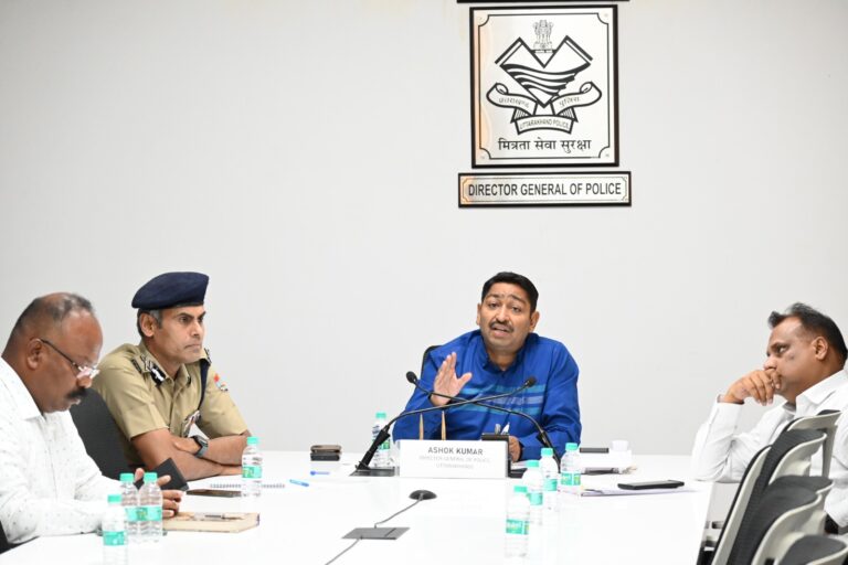 डीजीपी ने सत्यापन अभियान बृहद स्तर पर एवं प्रभावी रूप से चलाये जाने के दिए निर्देश डीजीपी ने सत्यापन अभियान बृहद स्तर पर एवं प्रभावी रूप से चलाये जाने के दिए निर्देश