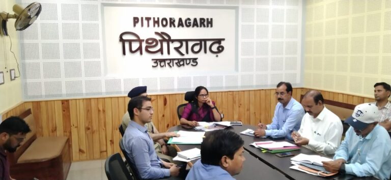डीएम ने जनपद में पहुंच रही नशे की सामग्री पर रोक लगाने के दिए निर्देश डीएम ने जनपद में पहुंच रही नशे की सामग्री पर रोक लगाने के दिए निर्देश