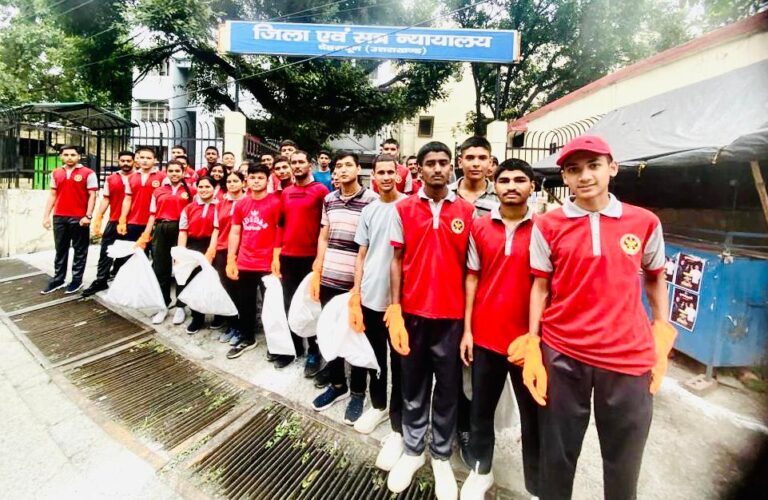 विभिन्न सामाजिक संगठनों सफाई अभियान ने लिया भाग विभिन्न सामाजिक संगठनों सफाई अभियान ने लिया भाग