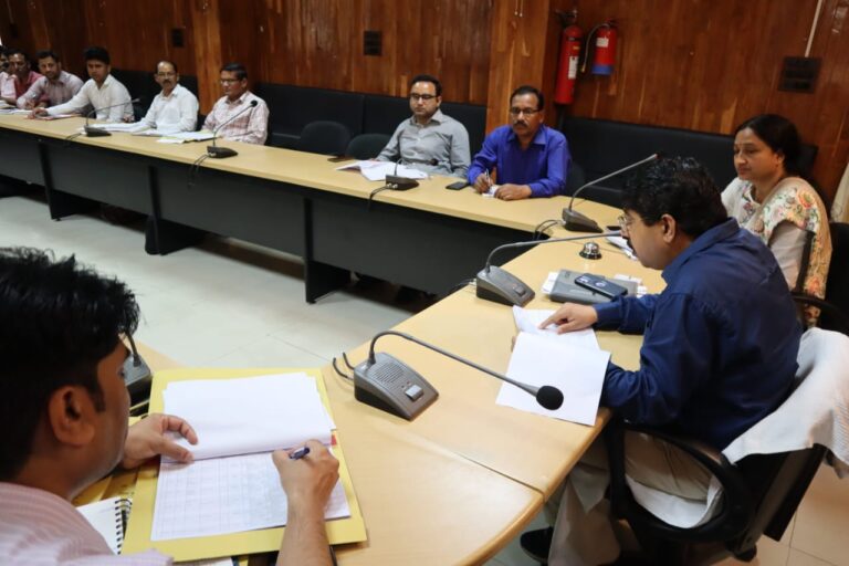 सीडीओ ने मनरेगा कन्वर्जन के तहत किए जा रहे विकास कार्यों की समीक्षा की सीडीओ ने मनरेगा कन्वर्जन के तहत किए जा रहे विकास कार्यों की समीक्षा की