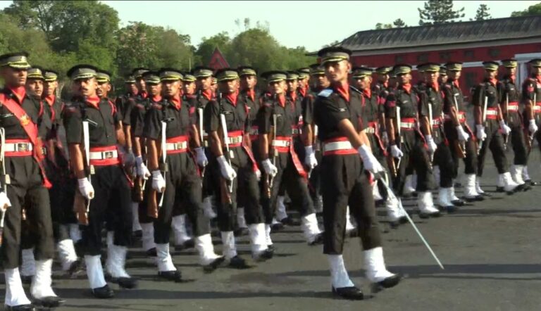 देहरादून के IMA में पासिंग आउट परेड़, देश को मिले 331 नए सैन्य अधिकारी , देश को गौरवान्वित करने वाली तस्वीर.. देहरादून के IMA में पासिंग आउट परेड़, देश को मिले 331 नए सैन्य अधिकारी , देश को गौरवान्वित करने वाली तस्वीर..