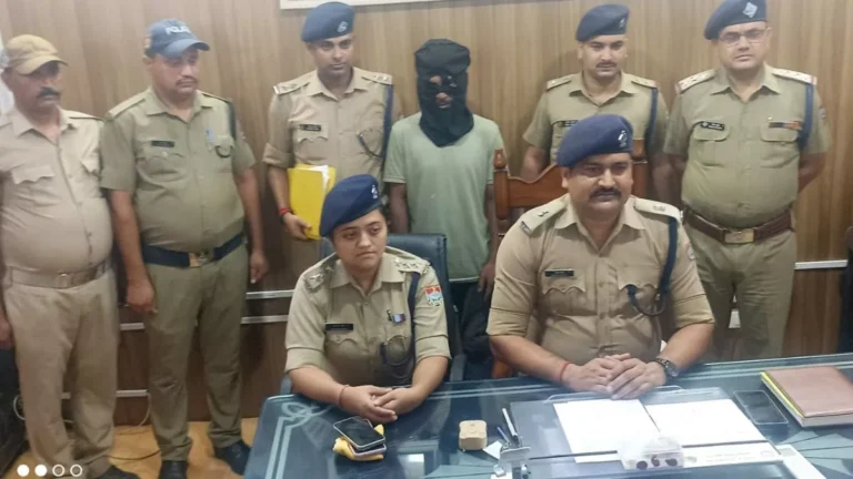 स्मैक के साथ नशा तस्कर गिरफ्तार स्मैक के साथ नशा तस्कर गिरफ्तार