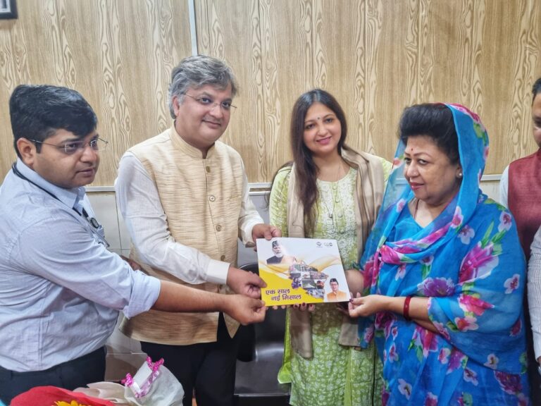 महासंपर्क अभियान के तहत कई डाक्टर सम्मानित महासंपर्क अभियान के तहत कई डाक्टर सम्मानित