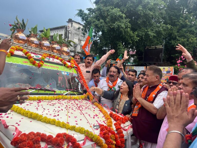 प्रदेश की प्रमुख नदियों से एकत्रित पवित्र जल संग्रहण यात्रा पहुंची देहरादून प्रदेश की प्रमुख नदियों से एकत्रित पवित्र जल संग्रहण यात्रा पहुंची देहरादून
