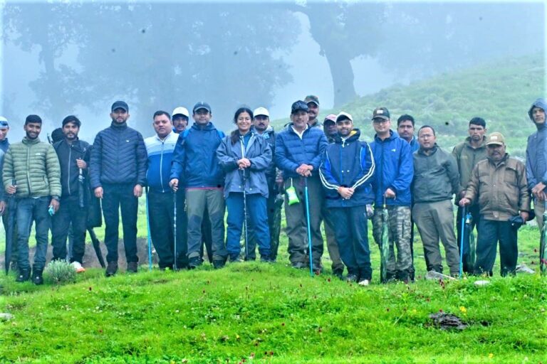 डीएम ने घेस-बगजी-नागड़ ट्रैक पर 16 किमी पैदल ट्रैकिंग कर पर्यटक सुविधाओं का निरीक्षण किया डीएम ने घेस-बगजी-नागड़ ट्रैक पर 16 किमी पैदल ट्रैकिंग कर पर्यटक सुविधाओं का निरीक्षण किया