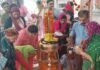 सावन के चैथे सोमवार को शिव मंदिरों मे उमड़ी श्रद्धालुओं की भीड़