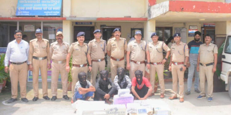 चोरी का सामान समेत 4 गिरफ्तार चोरी का सामान समेत 4 गिरफ्तार