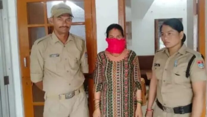 डाॅक्टर दंपति के घर से रूपए चुरा-चुरा कर नौकरानी बनी लखपति, गिरफ्तार डाॅक्टर दंपति के घर से रूपए चुरा-चुरा कर नौकरानी बनी लखपति, गिरफ्तार