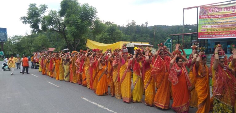 कलश यात्रा के साथ शिवमहापुराण का शुभारंभ कलश यात्रा के साथ शिवमहापुराण का शुभारंभ