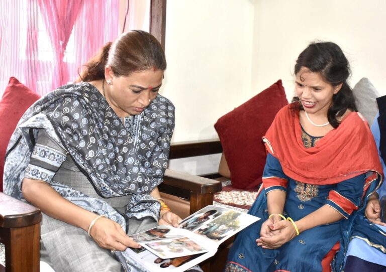 निराश्रित महिलाओं को समाज की मुख्यधारा में लाने की दिशा में काम कर रही सरकारः रेखा आर्या निराश्रित महिलाओं को समाज की मुख्यधारा में लाने की दिशा में काम कर रही सरकारः रेखा आर्या