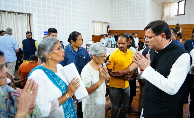 मुख्यमंत्री ने सुनी जनसमस्याएं, अधिकारियों को दिये समस्याओं का शीघ्र समाधान के निर्देश मुख्यमंत्री ने सुनी जनसमस्याएं, अधिकारियों को दिये समस्याओं का शीघ्र समाधान के निर्देश