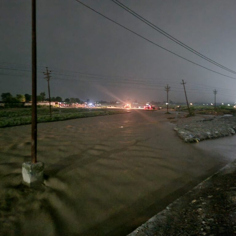 देहरादून- प्रेमनगर क्षेत्रान्तर्गत झाझरा में नदी पर बने टापू पर फंसे 02 व्यक्ति, SDRF ने किया सकुशल रेस्क्यू देहरादून- प्रेमनगर क्षेत्रान्तर्गत झाझरा में नदी पर बने टापू पर फंसे 02 व्यक्ति, SDRF ने किया सकुशल रेस्क्यू