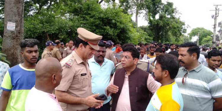 स्कूल जा रही छात्रा को स्कूल बस ने कुचला, मौत स्कूल जा रही छात्रा को स्कूल बस ने कुचला, मौत