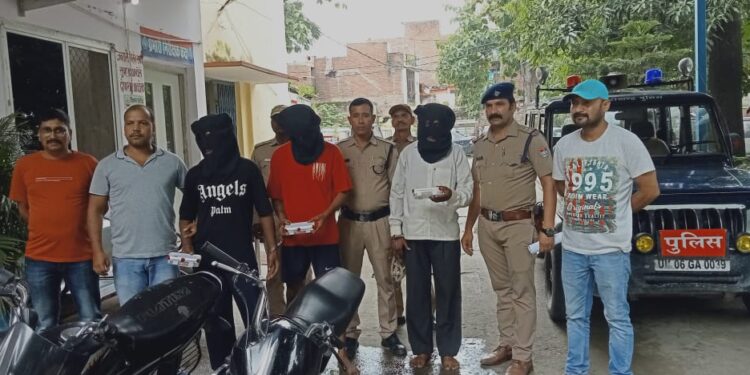 यूपी से स्मैक की डिलीवरी करने आ रहे 3 तस्कर दबोचे यूपी से स्मैक की डिलीवरी करने आ रहे 3 तस्कर दबोचे
