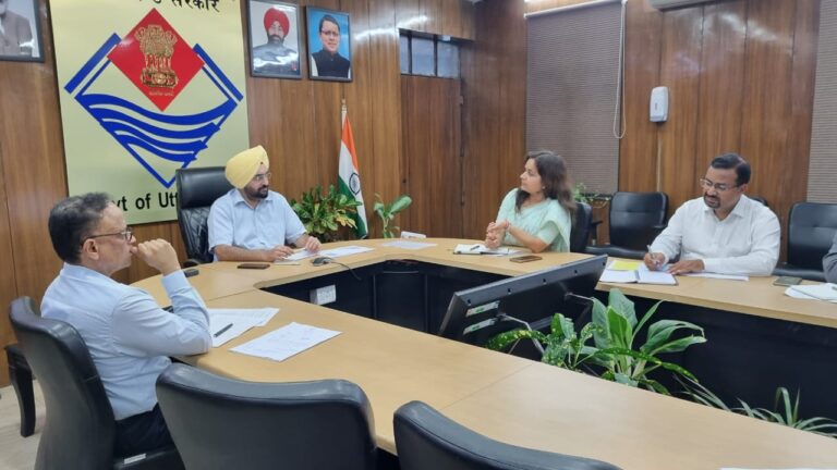 मुख्य सचिव ने प्रधानमंत्री ग्राम सड़क योजना की प्रगति की समीक्षा की मुख्य सचिव ने प्रधानमंत्री ग्राम सड़क योजना की प्रगति की समीक्षा की