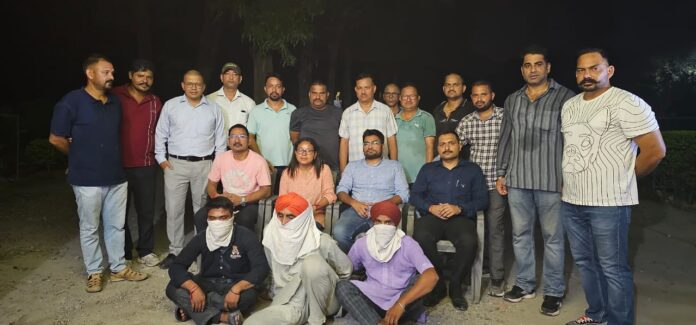 दो खालों सहित 35 किलो हड्डियां बरामद,पिता-पुत्र सहित तीन गिरफ्तार दो खालों सहित 35 किलो हड्डियां बरामद,पिता-पुत्र सहित तीन गिरफ्तार
