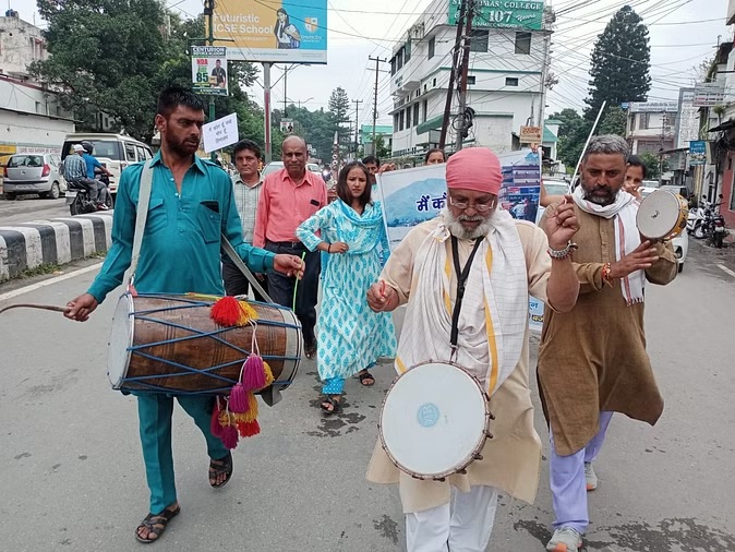 हिमालय दिवस पर निकाली जागरूकता रैली हिमालय दिवस पर निकाली जागरूकता रैली