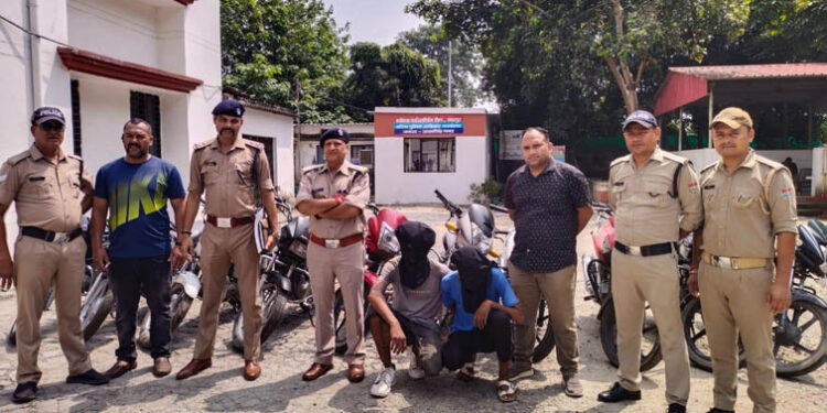 वाहन चोरी में दो नाबालिग समेत चार गिरफ्तार,दस बाइकें बरामद वाहन चोरी में दो नाबालिग समेत चार गिरफ्तार,दस बाइकें बरामद