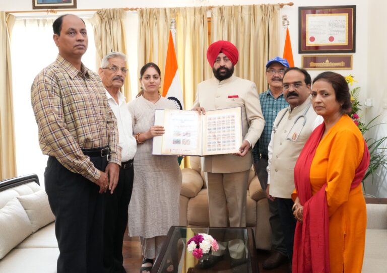 राज्यपाल ने ‘टी0बी0 सील’ का किया अनावरण राज्यपाल ने ‘टी0बी0 सील’ का किया अनावरण