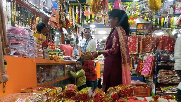 शारदीय नवरात्र रविवार से शुरू,मंदिरों को भव्य तरीके से सजया शारदीय नवरात्र रविवार से शुरू,मंदिरों को भव्य तरीके से सजया