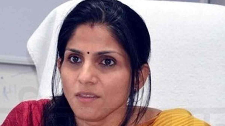 डीएम सोनिका ने शहर में बूथों का औचक निरीक्षण किया डीएम सोनिका ने शहर में बूथों का औचक निरीक्षण किया