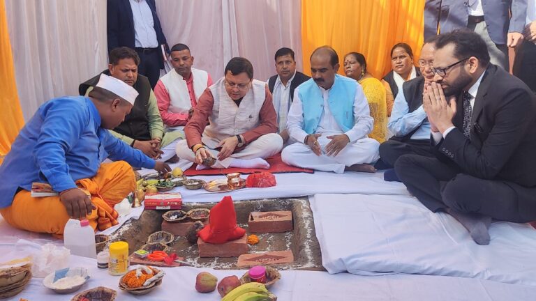 टनकपुर में 5590.70 लाख की लागत से बनने वाले रोडवेज बस टर्मिनल एवं टायर शॉप का सीएम ने किया भूमि पूजन टनकपुर में 5590.70 लाख की लागत से बनने वाले रोडवेज बस टर्मिनल एवं टायर शॉप का सीएम ने किया भूमि पूजन