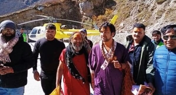 श्री केदारनाथ धाम के दर्शन को पहुंचे पण्डित धीरेन्द्र शास्त्री श्री केदारनाथ धाम के दर्शन को पहुंचे पण्डित धीरेन्द्र शास्त्री