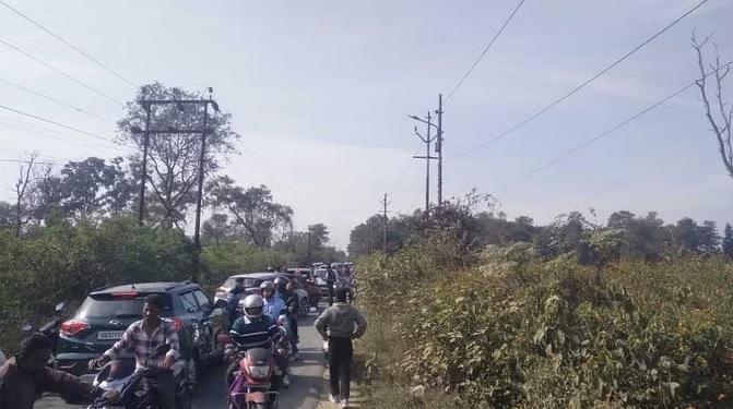 संदिग्धः नाले में पड़ा मिला महिला और पुरूष का शव संदिग्धः नाले में पड़ा मिला महिला और पुरूष का शव