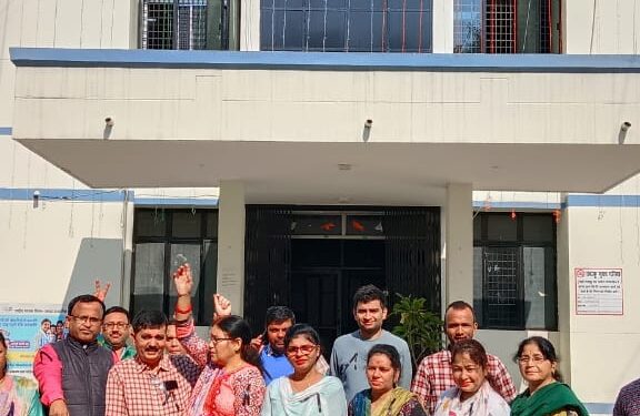 उत्तरांचल मेडिकल एंड पब्लिक हैल्थ मिनिस्ट्रीयल ने काली पट्टी बांध कर काम शुरू किया उत्तरांचल मेडिकल एंड पब्लिक हैल्थ मिनिस्ट्रीयल ने काली पट्टी बांध कर काम शुरू किया