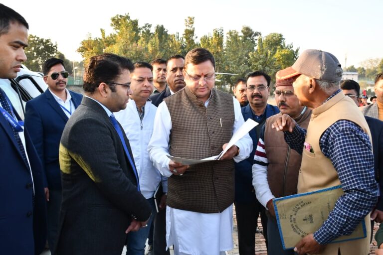 सीएम ने कैंप कार्यालय में जनसमस्याएं सुनीं, निस्तारण के दिए निर्देश सीएम ने कैंप कार्यालय में जनसमस्याएं सुनीं, निस्तारण के दिए निर्देश