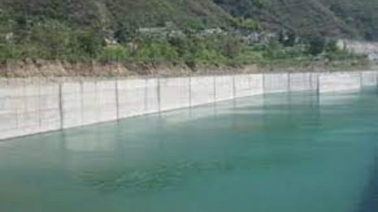 जलविद्युत परियोजना की झील में शव मिलने से सनसनी जलविद्युत परियोजना की झील में शव मिलने से सनसनी