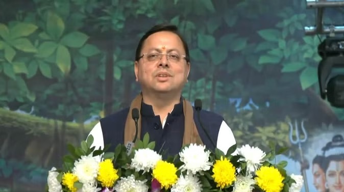 जगद्गुरू शंकराचार्य आश्रम पहुंचे सीएम धामी जगद्गुरू शंकराचार्य आश्रम पहुंचे सीएम धामी