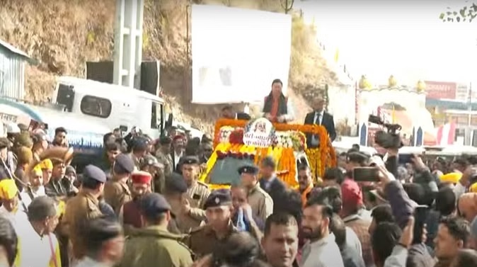 टिहरी में सीएम का रोड शोः जिले को दी 415 करोड़ से ज्यादा की योजनाओं की सौगात टिहरी में सीएम का रोड शोः जिले को दी 415 करोड़ से ज्यादा की योजनाओं की सौगात