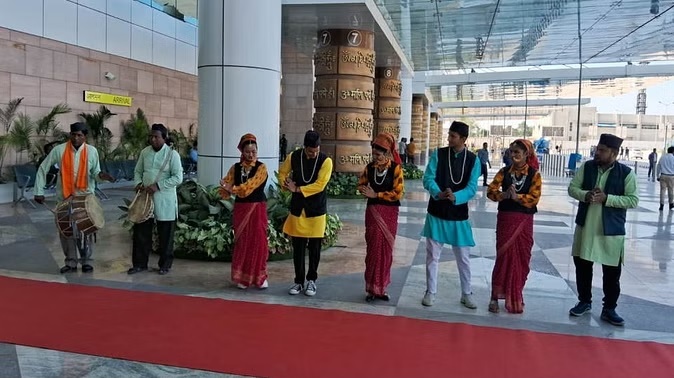 ढोल-दमाऊ की थाप और तुलसी की माला से होगा मेहमानों का स्वागत ढोल-दमाऊ की थाप और तुलसी की माला से होगा मेहमानों का स्वागत