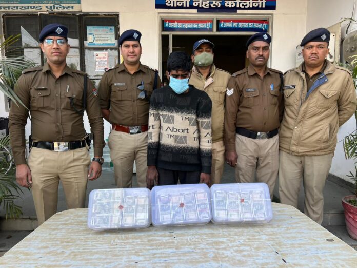 चोरी का खुलासा, 31 लाख रूपये के साथ आरोपी गिरफ्तार चोरी का खुलासा, 31 लाख रूपये के साथ आरोपी गिरफ्तार