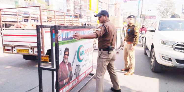 जाम से निपटने को पुलिस ने कसी कमर जाम से निपटने को पुलिस ने कसी कमर