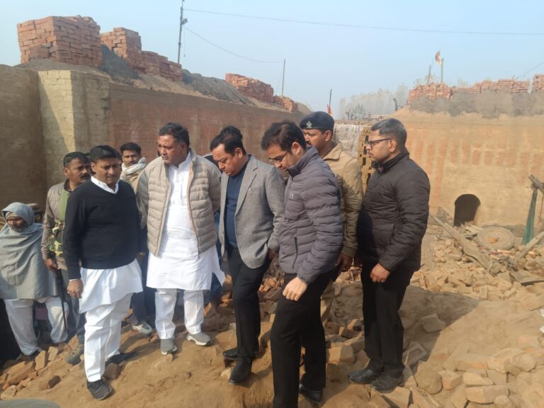 डीएम ने दिये ईंट भट्ठे की घटना की मजिस्टेªटी जांच के आदेश डीएम ने दिये ईंट भट्ठे की घटना की मजिस्टेªटी जांच के आदेश