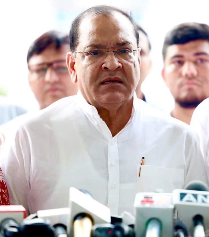 चमोली की जिला पंचायत अध्यक्ष को राजनीतिक द्वेष भावना से ग्रसित होकर हटाया गयाः नेता प्रतिपक्ष चमोली की जिला पंचायत अध्यक्ष को राजनीतिक द्वेष भावना से ग्रसित होकर हटाया गयाः नेता प्रतिपक्ष